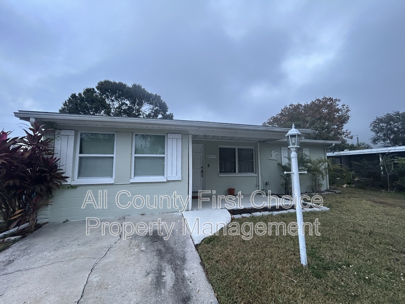 Largo House: 10373 111th Place