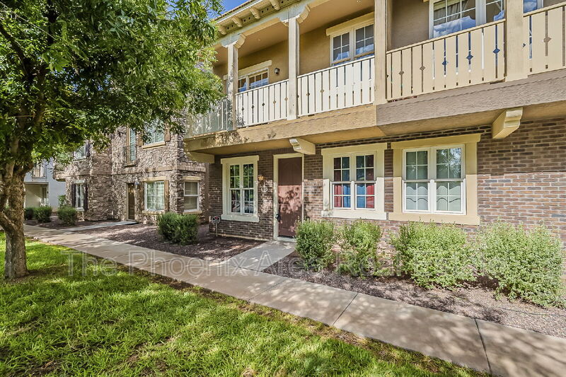 Gilbert Townhome: 885 S Osborn LN