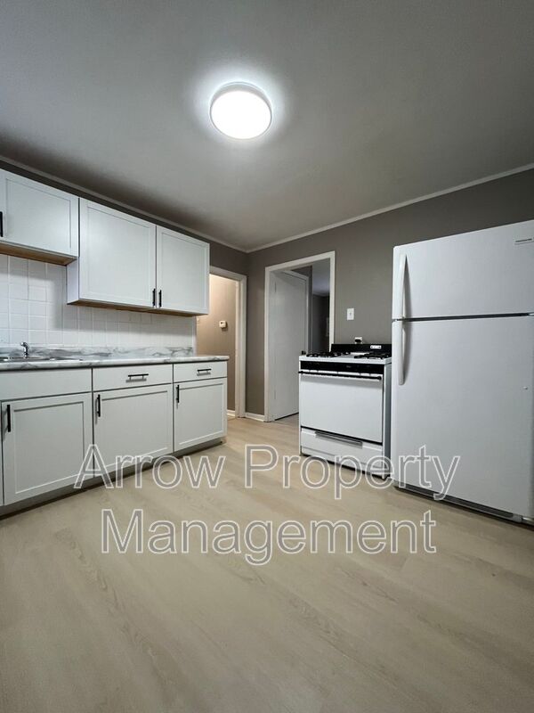 Lincoln Condo: 1979 South Street