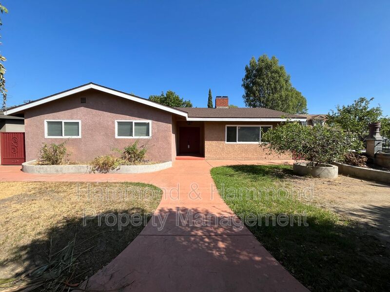 Granada Hills House: 16751 San Fernando Mission Blvd.