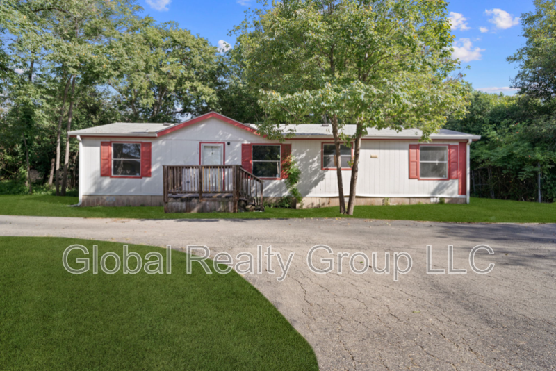 Cibolo House: 106 Haeckerville Rd