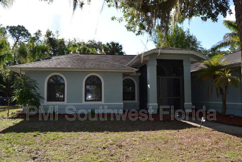 Port Charlotte House: 4314 Concert St