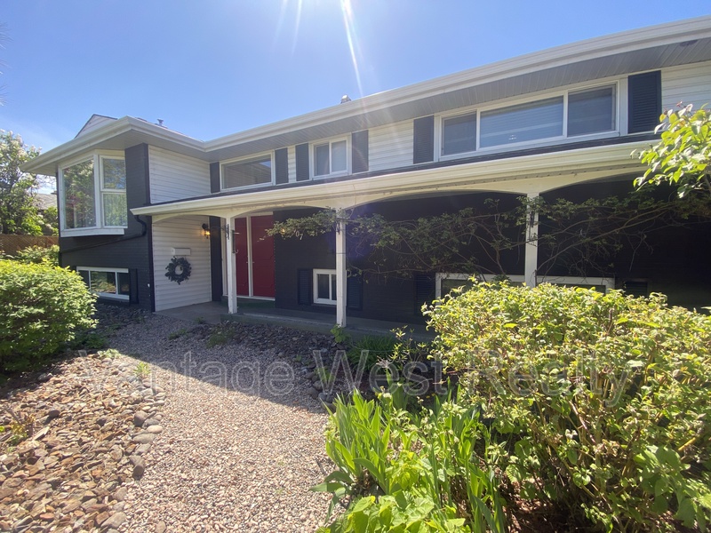 Kelowna House: 907-A Sutherland Ave