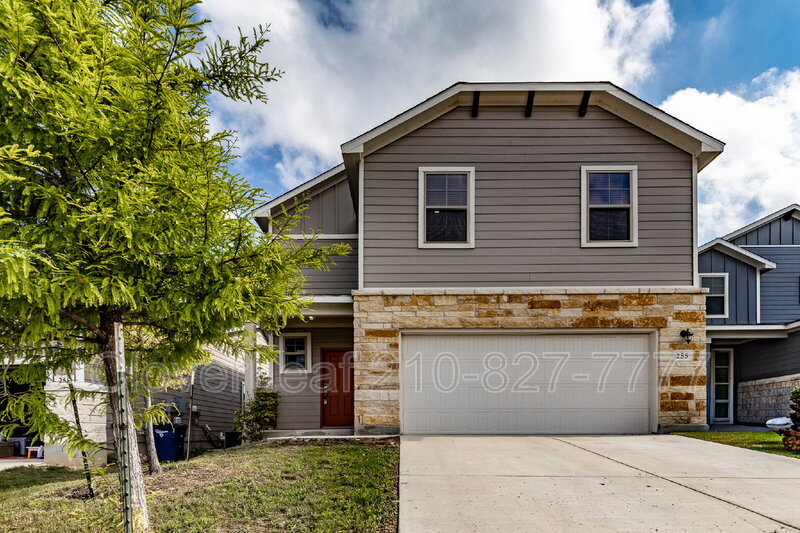 New Braunfels House: 255 Kinsley Way