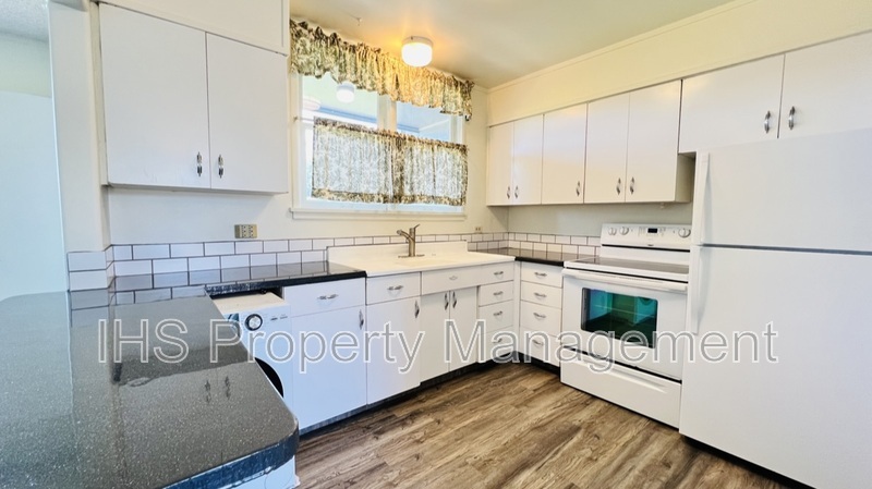 Richland Condo: 1209 George Washington Way