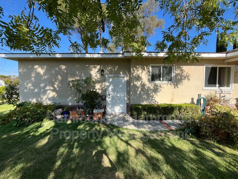 Woodland Hills House: 23242 Victory Blvd.