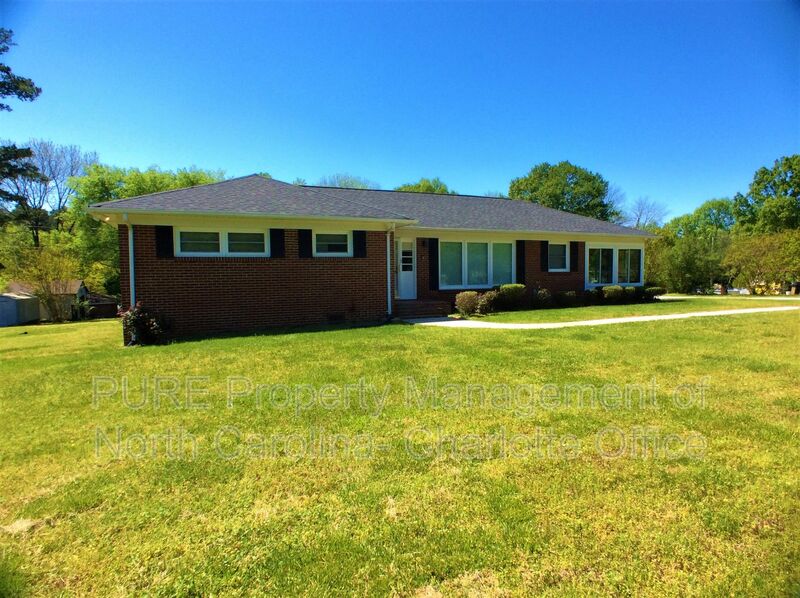 Charlotte House: 128 Kensett Avenue