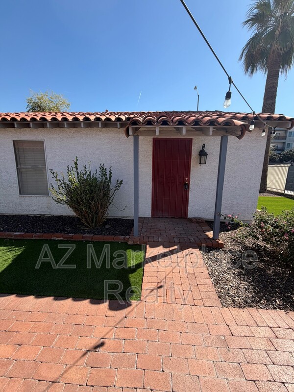 Phoenix Condo: 706 W. Taylor St.