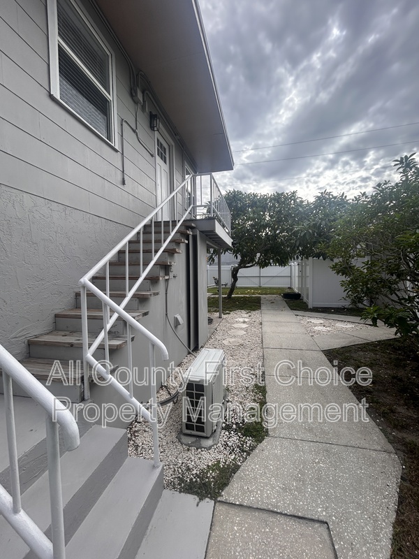 St. Petersburg Condo: 2511 1/2 55th Ave N
