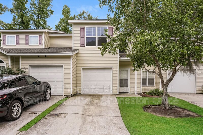 Ladson House: 148 Grand Oaks Dr