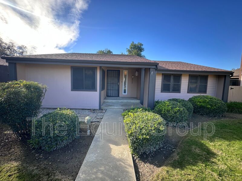 Visalia House: 3737 W Hillsdale Avenue
