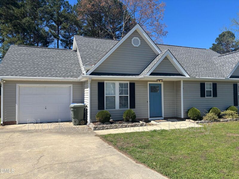 FUQUAY VARINA House: 116 South Friars Chase