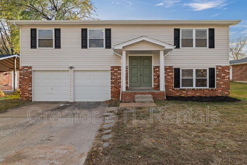 Florissant House: 2344 White Ash Ct