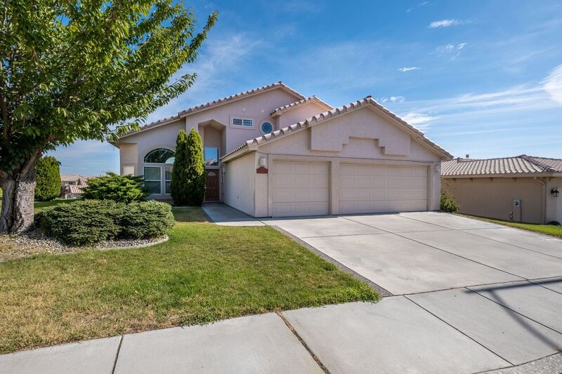 Kennewick House: 8812 W Rio Grande Ave