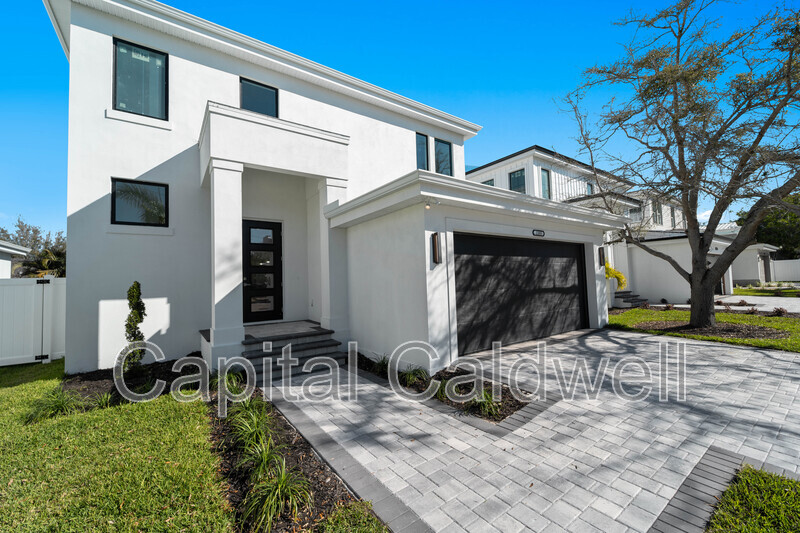 Sarasota House: 2355 Bahia Vista St