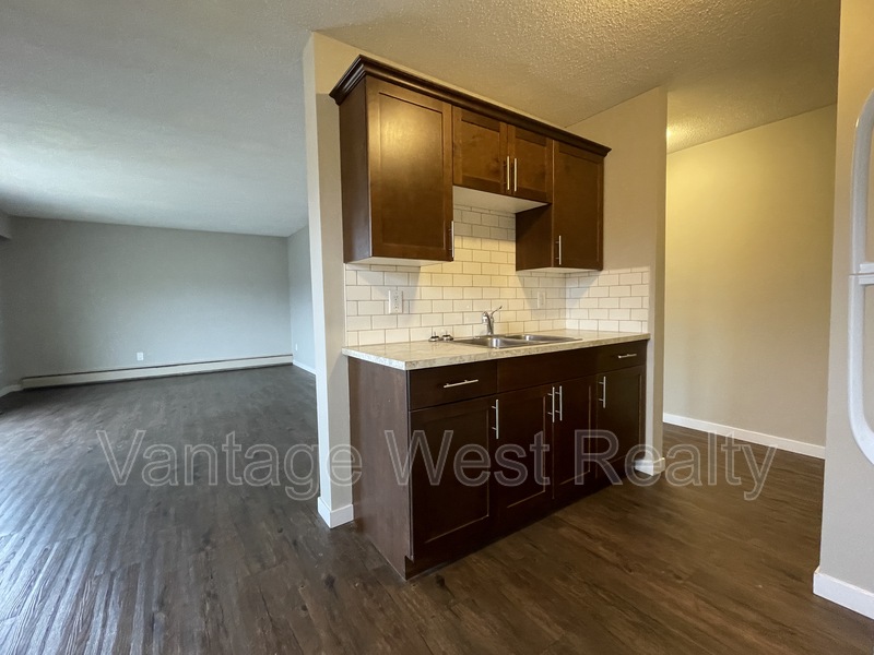 Kelowna Condo: 204-235 Husch Rd