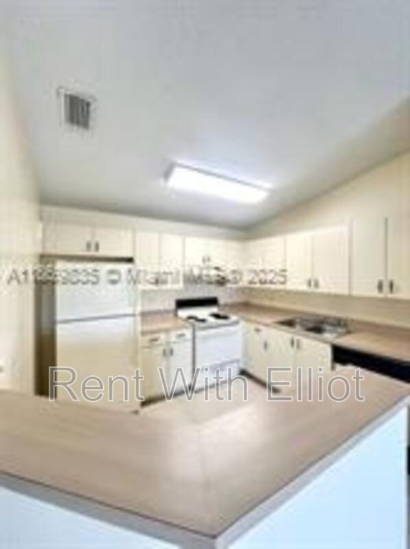 Hollywood Condo: 3610 N 56th Ave.