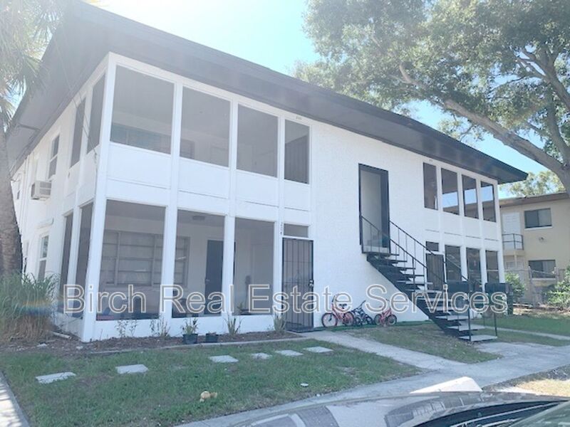Clearwater House: 200 Waverly Way
