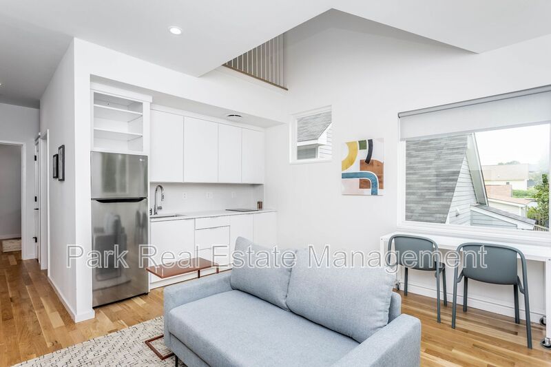 Raleigh House: 323 S. East Street