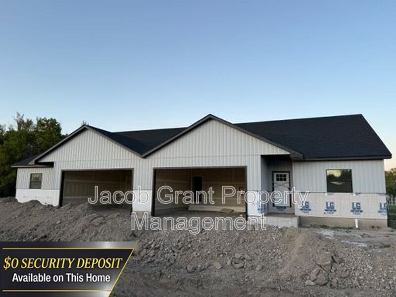 Menan House: 654 N 3511 E