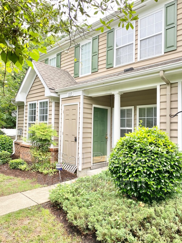 Yorktown Townhome: 117 Grant Ct