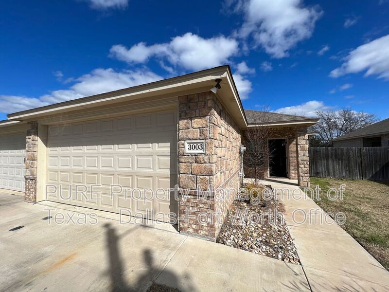 Granbury House: 3003 Enchanted Road