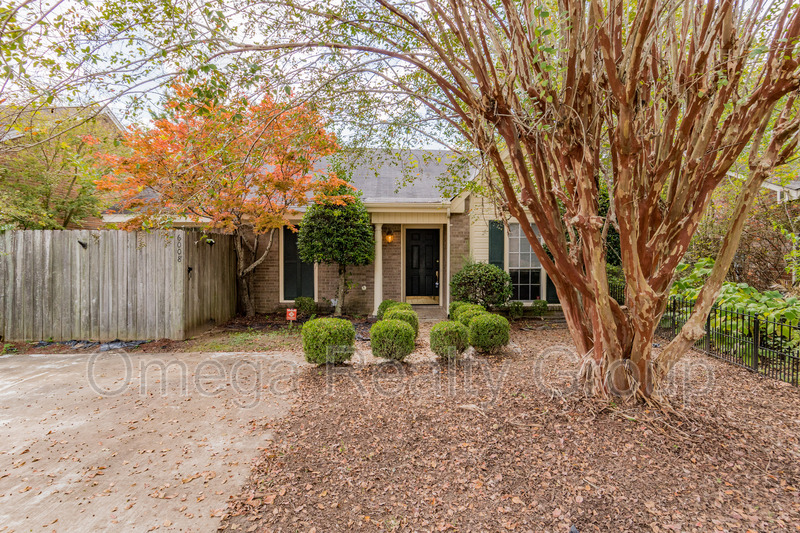 Montgomery House: 6008 Bolingbrook Dr