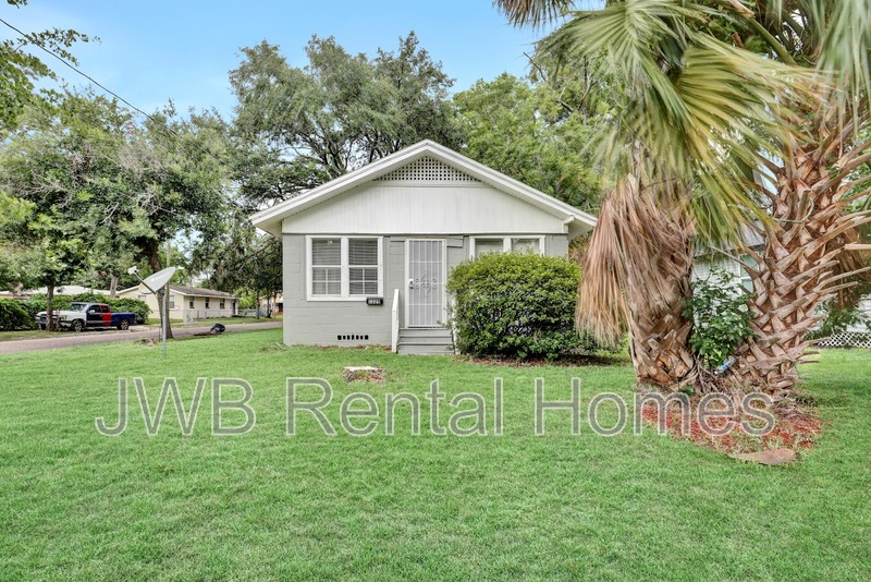 Jacksonville House: 1225 27th St W