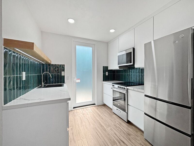 San Diego Condo: 3696 Bellingham Ave