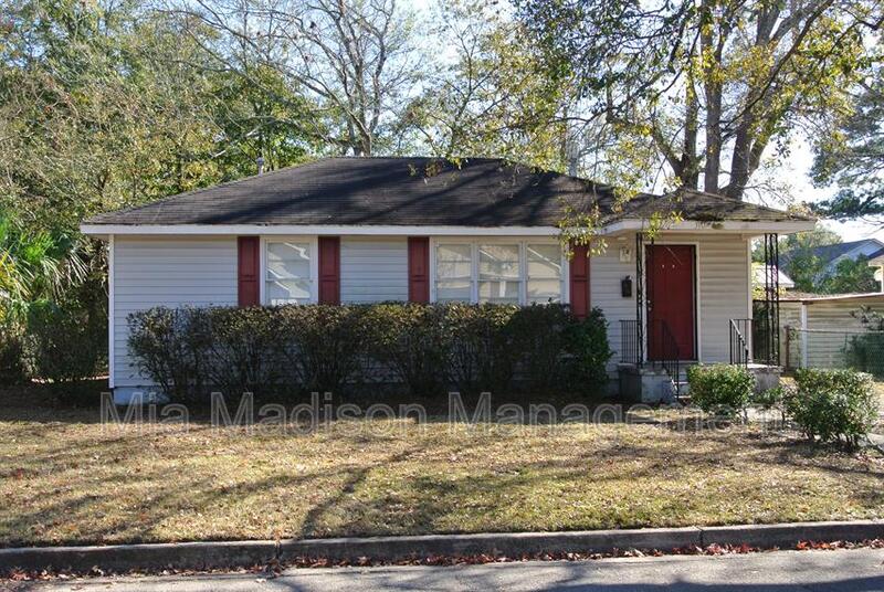 Savannah House: 310 Forrest Ave