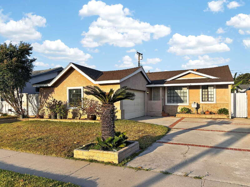 Lakewood House: 20728 Norwalk Blvd