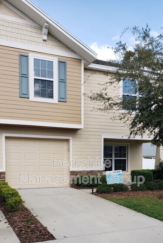 Lakeland Townhome: 1012 Dossey Oaks Lane