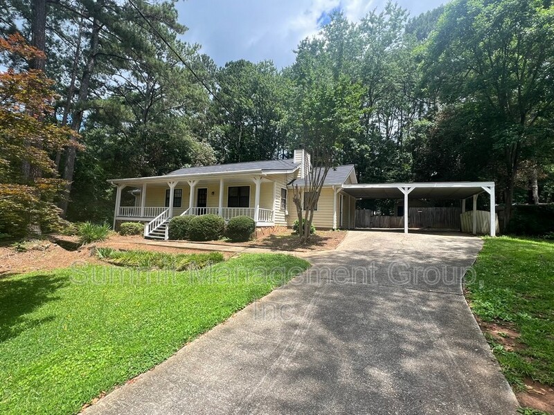 Conyers House: 916 Curry Circle