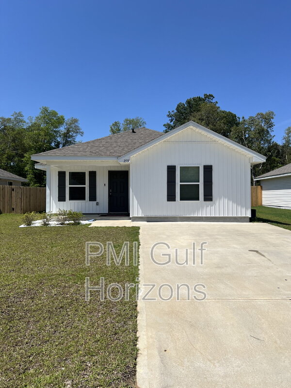 Cantonment House: 2537 Sutton Place Drive