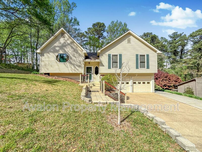 Kennesaw House: 4476 Calumet Dr NW