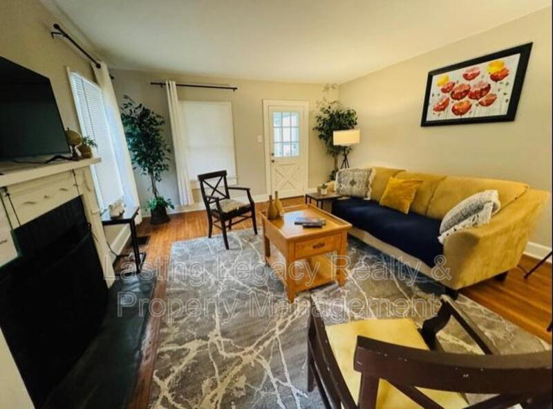 Winston Salem House: 1227 Brookwood