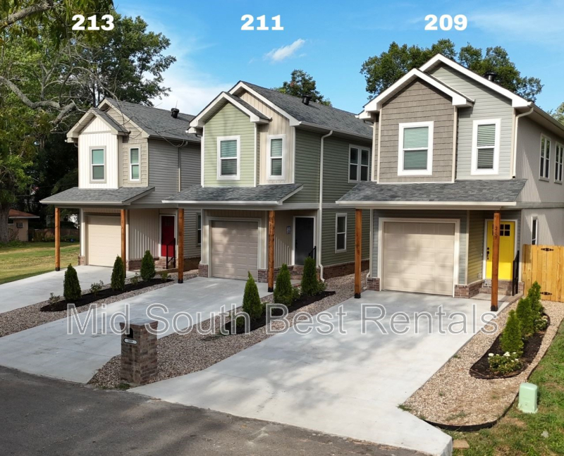 Cabot House: 211 N Madison