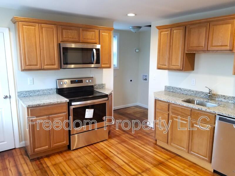 Southington Condo: 154 Beecher St Southington