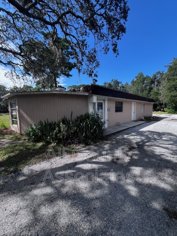 Hudson House: 11023 Hook Lane