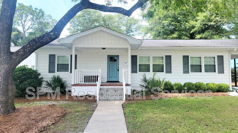 Wilmington House: 229 Oakcrest Dr