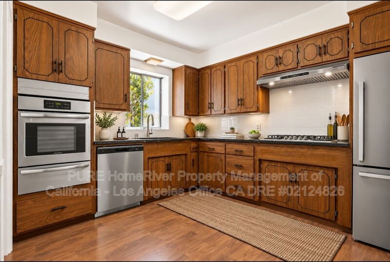 Los Angeles House: 1534 Hayworth Ave
