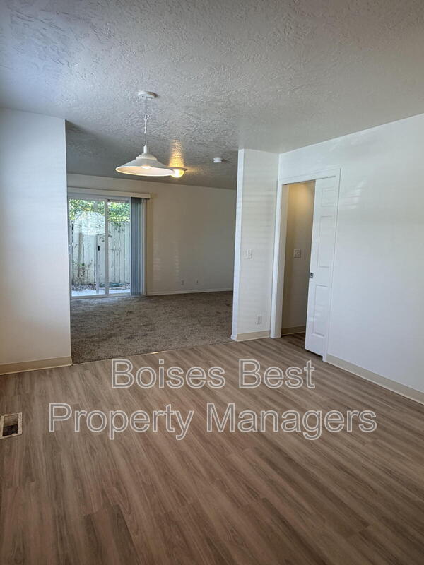Meridian Condo: 119 E King St