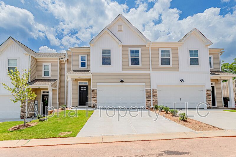 Greer House: 409 Wards Creek Way