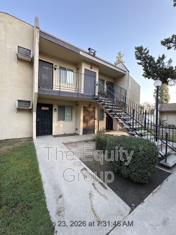 Visalia House: 1414 West Elowin Ave