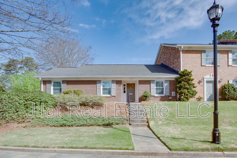 Atlanta Townhome: 1647 Executive Park Ln NE