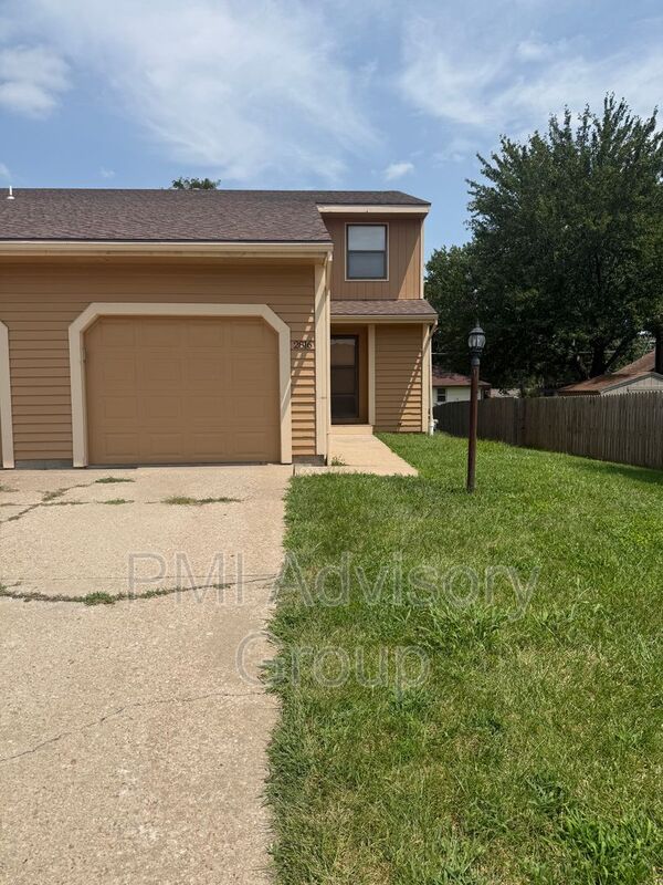 Topeka House: 2816 SW Westport Plaza Dr