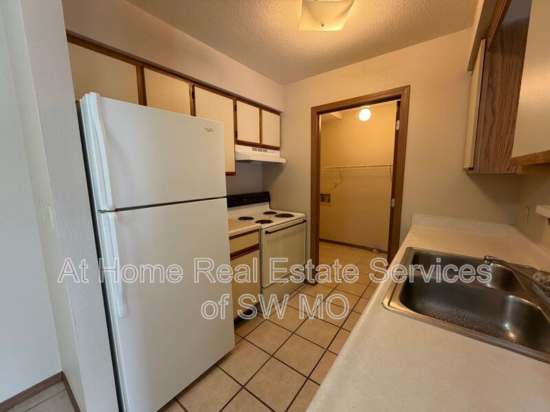 Ozark Condo: 739 E Bain