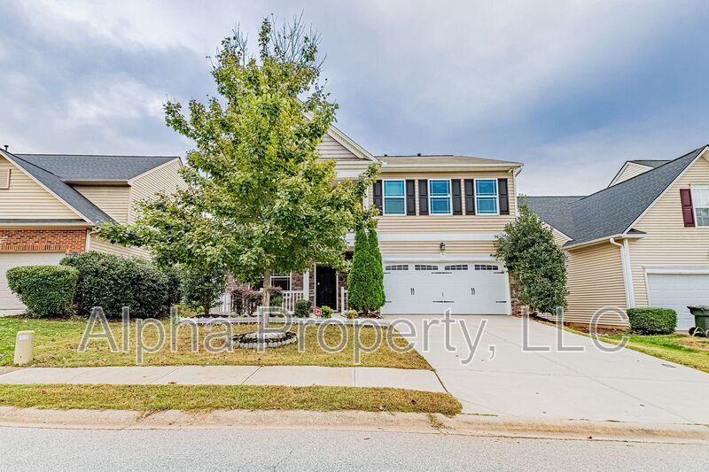 Greer House: 3 Keelin Ln