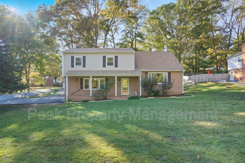 North Chesterfield House: 700 Brantley Road