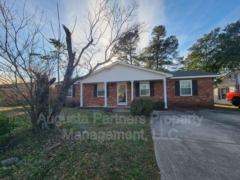 Grovetown House: 116 Magnolia Dr